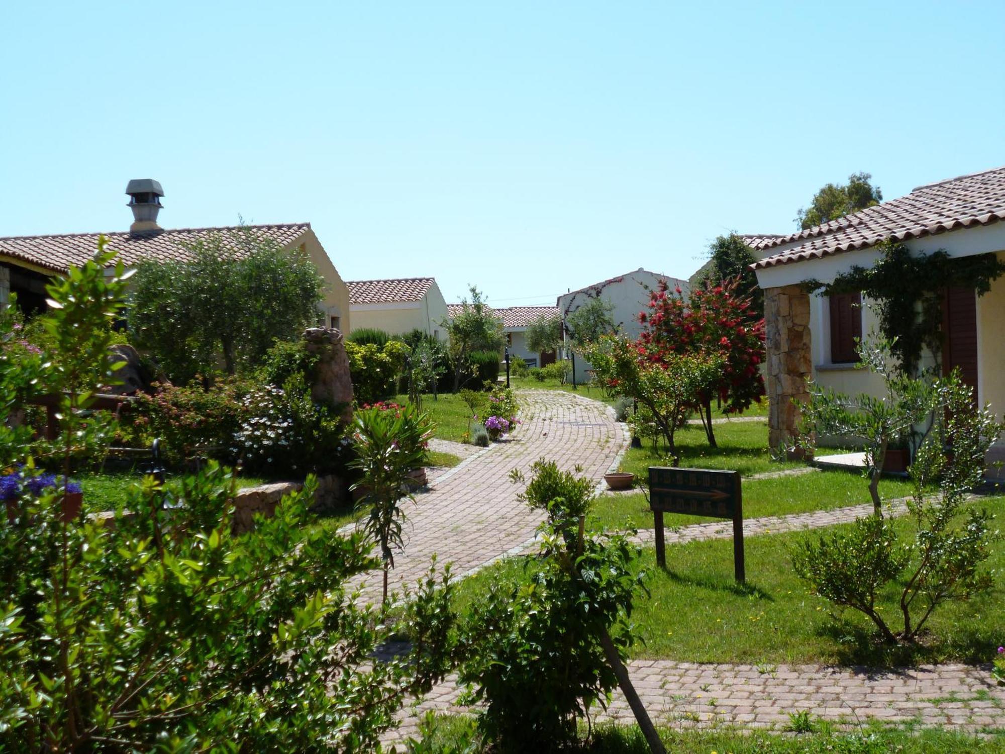 Hotel Cala Mirto Budoni Exterior photo